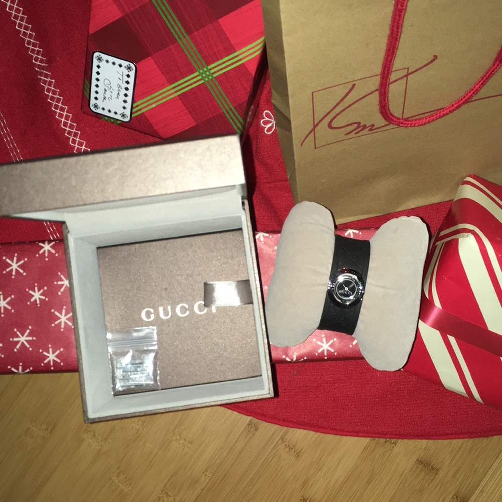 💯% Authentic Gucci “Twirl” Watch - Picture 4 of 12